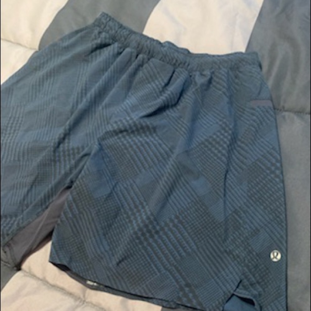 Lulu lemon mens lined shorts